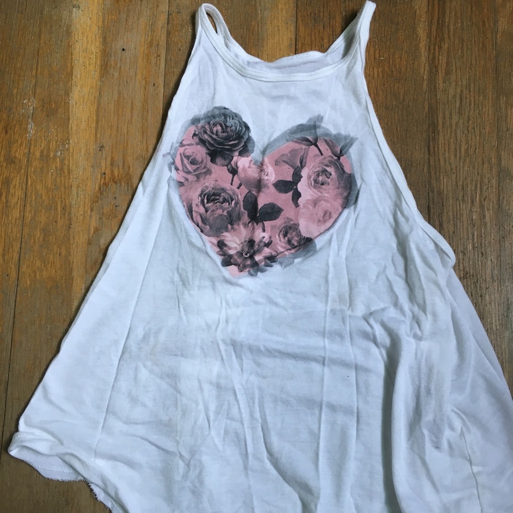 Tank top with heart in roses